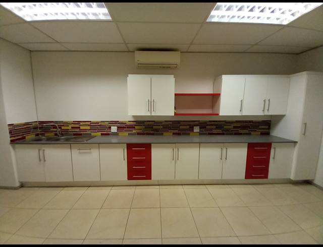 701M² OFFICE TO LET IN BRYANSTON